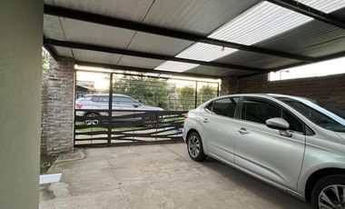 VENTA CASA EN ÁLVAREZ – 2 DORMITORIOS – JARDÍN CON PILETA