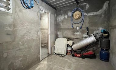 VENTA CASA EN ÁLVAREZ – 2 DORMITORIOS – JARDÍN CON PILETA