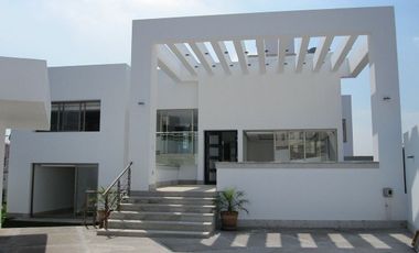 Hermosa casa en renta en Lomas de Tecamachalco