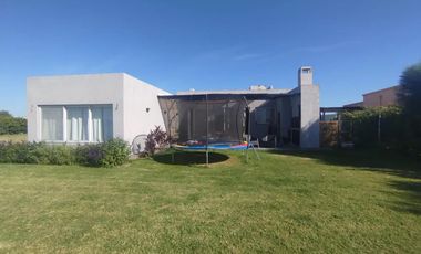 Casa en Venta | Área 6, San Sebastián, Escobar | al lago con parrilla y Jardín