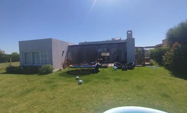 Casa en Venta | Área 6, San Sebastián, Escobar | al lago con parrilla y Jardín