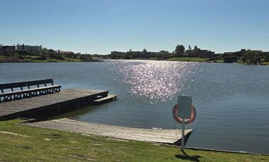 Casa en Venta | Área 6, San Sebastián, Escobar | al lago con parrilla y Jardín