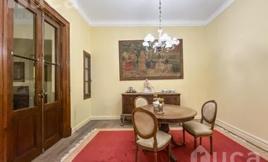 Casa en venta , estilo inglés , con jardín,  en Coghlan