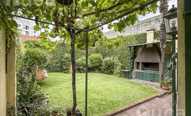 Casa en venta , estilo inglés , con jardín,  en Coghlan