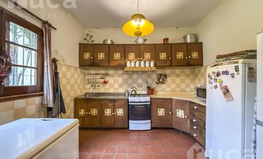 Casa en venta , estilo inglés , con jardín,  en Coghlan