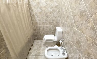 Casa en venta , estilo inglés , con jardín,  en Coghlan