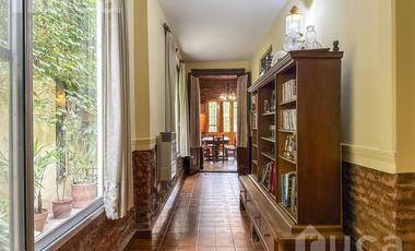 Casa en venta , estilo inglés , con jardín,  en Coghlan