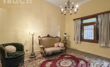 Casa en venta , estilo inglés , con jardín,  en Coghlan