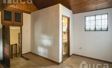 Casa en venta , estilo inglés , con jardín,  en Coghlan