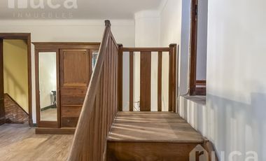Casa en venta , estilo inglés , con jardín,  en Coghlan
