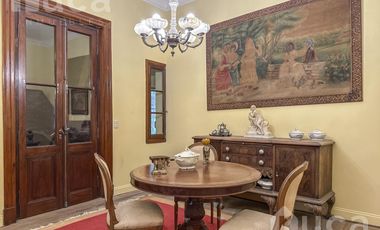 Casa en venta , estilo inglés , con jardín,  en Coghlan