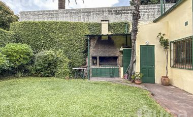Casa en venta , estilo inglés , con jardín,  en Coghlan