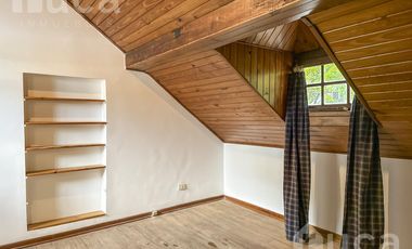 Casa en venta , estilo inglés , con jardín,  en Coghlan