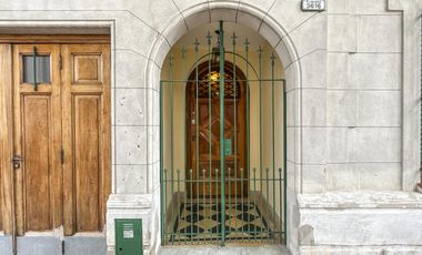 Casa en venta , estilo inglés , con jardín,  en Coghlan