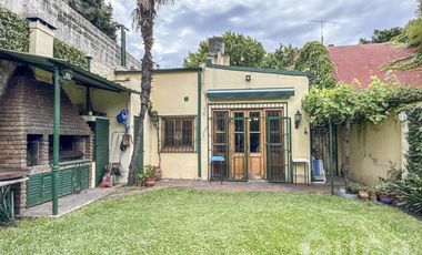 Casa en venta , estilo inglés , con jardín,  en Coghlan