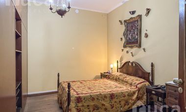 Casa en venta , estilo inglés , con jardín,  en Coghlan