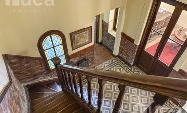 Casa en venta , estilo inglés , con jardín,  en Coghlan