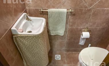 Casa en venta , estilo inglés , con jardín,  en Coghlan