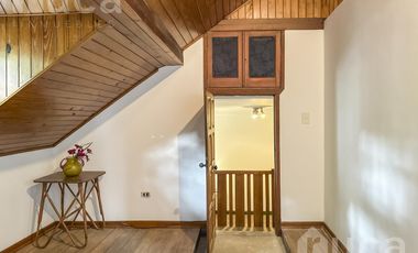 Casa en venta , estilo inglés , con jardín,  en Coghlan