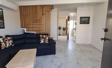 Casa en renta en Residencial Santa Ana.