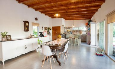 CASA DE 3 DORMITORIOS CON PILETA EN COUNTRY LOS MOLINOS