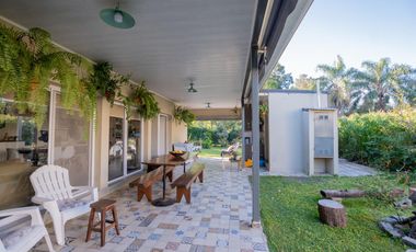 CASA DE 3 DORMITORIOS CON PILETA EN COUNTRY LOS MOLINOS