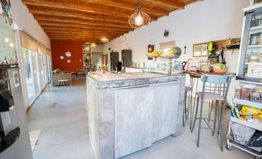 CASA DE 3 DORMITORIOS CON PILETA EN COUNTRY LOS MOLINOS
