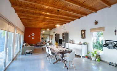 CASA DE 3 DORMITORIOS CON PILETA EN COUNTRY LOS MOLINOS