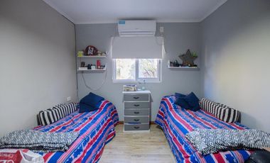 CASA DE 3 DORMITORIOS CON PILETA EN COUNTRY LOS MOLINOS