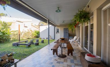 CASA DE 3 DORMITORIOS CON PILETA EN COUNTRY LOS MOLINOS