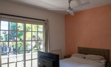 Hermosa casa con 3 dormitorios, cochera y piscina en excelente ubicacion en Banfield Oeste.