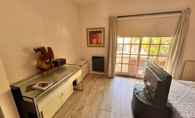 Hermosa casa con 3 dormitorios, cochera y piscina en excelente ubicacion en Banfield Oeste.