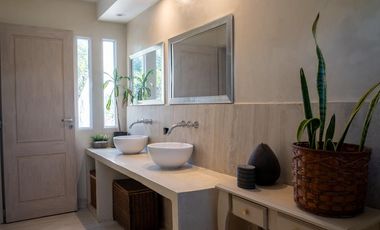 Hermosa casa con 3 dormitorios, cochera y piscina en excelente ubicacion en Banfield Oeste.