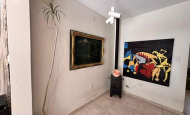 Hermosa casa con 3 dormitorios, cochera y piscina en excelente ubicacion en Banfield Oeste.