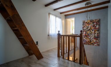 Hermosa casa con 3 dormitorios, cochera y piscina en excelente ubicacion en Banfield Oeste.