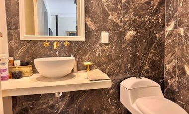 Hermosa casa con 3 dormitorios, cochera y piscina en excelente ubicacion en Banfield Oeste.