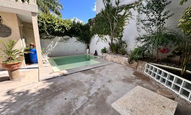 Hermosa casa con 3 dormitorios, cochera y piscina en excelente ubicacion en Banfield Oeste.