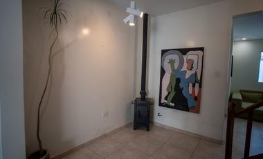Hermosa casa con 3 dormitorios, cochera y piscina en excelente ubicacion en Banfield Oeste.