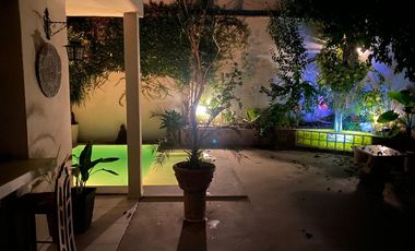 Hermosa casa con 3 dormitorios, cochera y piscina en excelente ubicacion en Banfield Oeste.