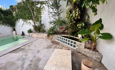 Hermosa casa con 3 dormitorios, cochera y piscina en excelente ubicacion en Banfield Oeste.