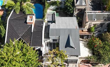 Hermosa casa con 3 dormitorios, cochera y piscina en excelente ubicacion en Banfield Oeste.