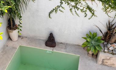 Hermosa casa con 3 dormitorios, cochera y piscina en excelente ubicacion en Banfield Oeste.