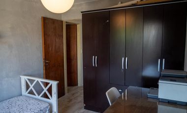 Hermosa casa con 3 dormitorios, cochera y piscina en excelente ubicacion en Banfield Oeste.