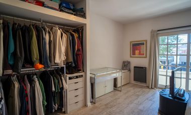 Hermosa casa con 3 dormitorios, cochera y piscina en excelente ubicacion en Banfield Oeste.