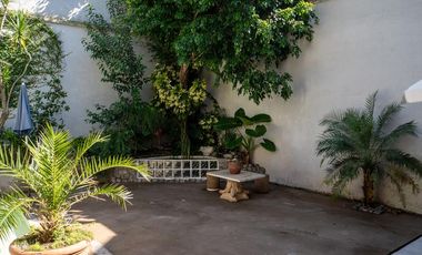 Hermosa casa con 3 dormitorios, cochera y piscina en excelente ubicacion en Banfield Oeste.