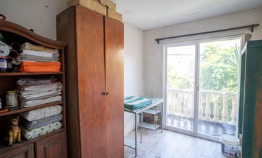 Hermosa casa con 3 dormitorios, cochera y piscina en excelente ubicacion en Banfield Oeste.
