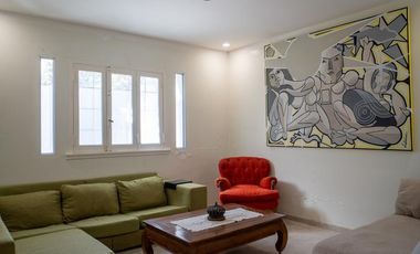 Hermosa casa con 3 dormitorios, cochera y piscina en excelente ubicacion en Banfield Oeste.