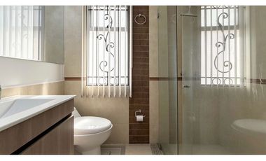 Casa remodelada con terraza en venta | Bosque de Versalles - Palmira