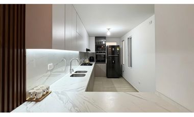 Casa remodelada con terraza en venta | Bosque de Versalles - Palmira