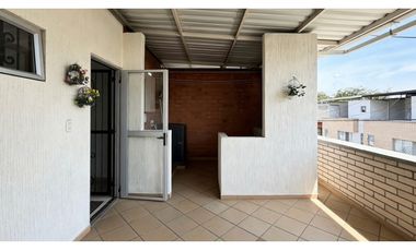 Casa remodelada con terraza en venta | Bosque de Versalles - Palmira